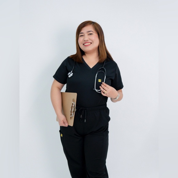 MEDIUM Size Drifit Top and Jogger Scrub Set - Picture 5 of 11